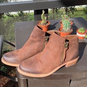 Gianni Bini low rise boots